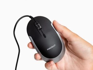 Macally USB Type C Mouse - تصميم نحيف ومضغوط - ماوس USB C لجهاز MacBook Pro iMac PC وما إلى ذلك - تخطيط بسيط بثلاثة أزرار وعجلة التمرير مع مفتاح DPI - توصيل وتشغيل مريح Apple ماوس سلكي USBC